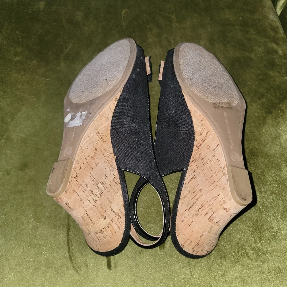 Misses sz 8.5 Tommy Hilfiger black Strap Cork wedge Heels open toe sandals.